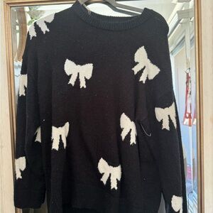 Bow Black and White Patterned Sweater top